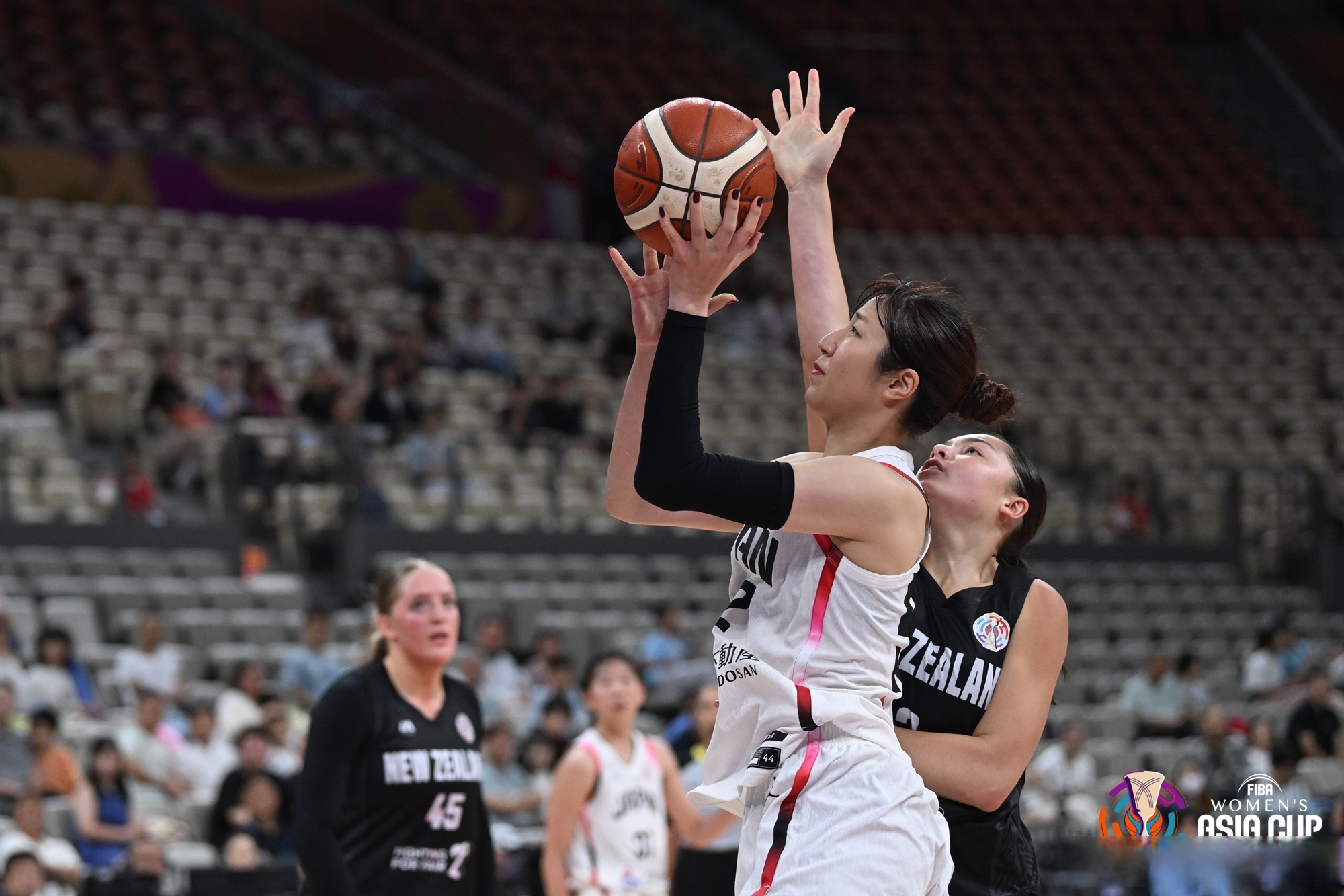 国际比赛日CBA常规赛传出新动向，皇家马德里再遭质疑，管理层表态：管理层满意，控场能力受关注的简单介绍开云体育在线